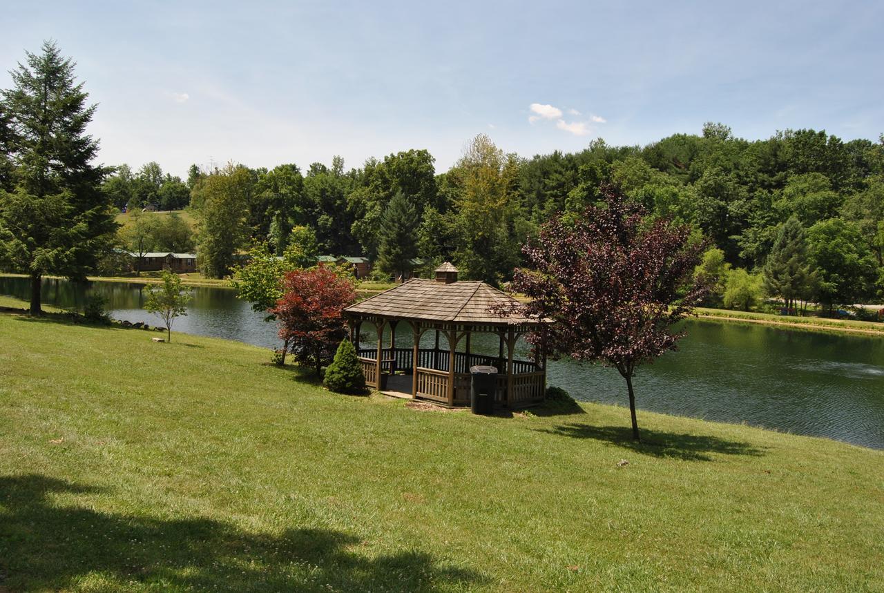 Robin Hill Camping Resort One-Bedroom Cottage 8 Lenhartsville 외부 사진